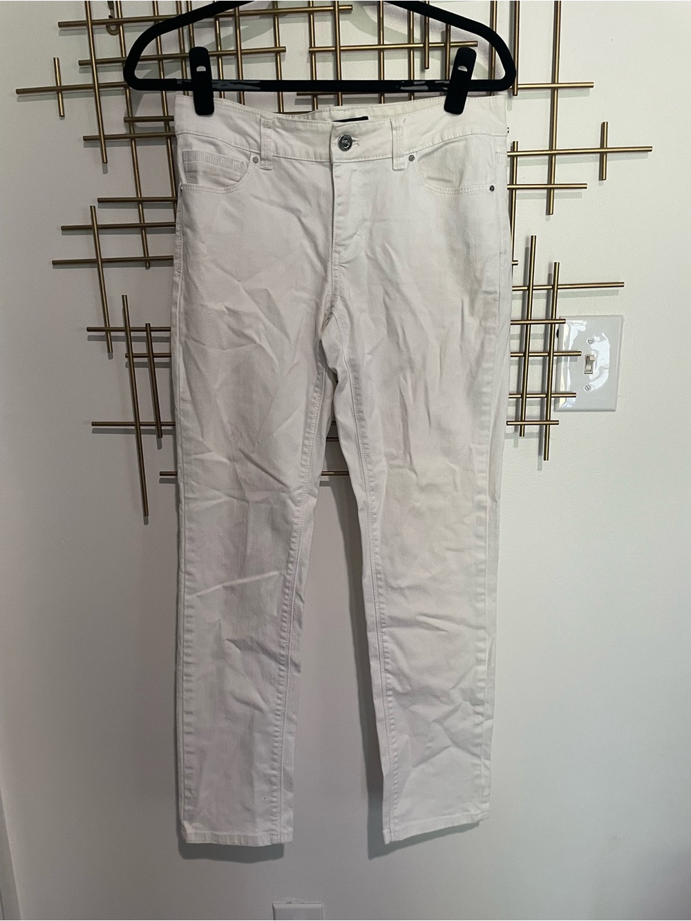 White House Black Market Blanc Straight White Slim Ankle Jeans